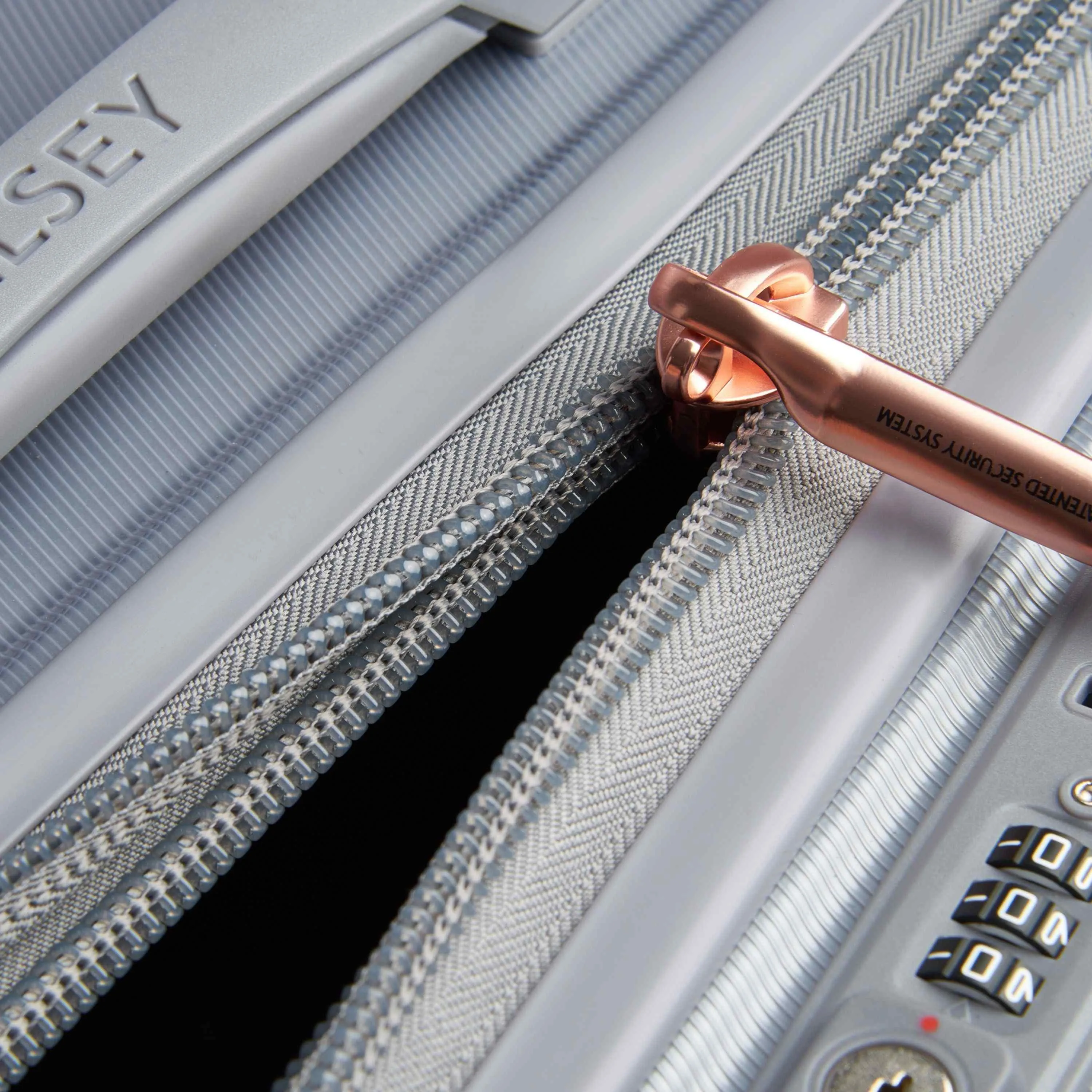 SHADOW 5.0 - Medium Spinner Trunk