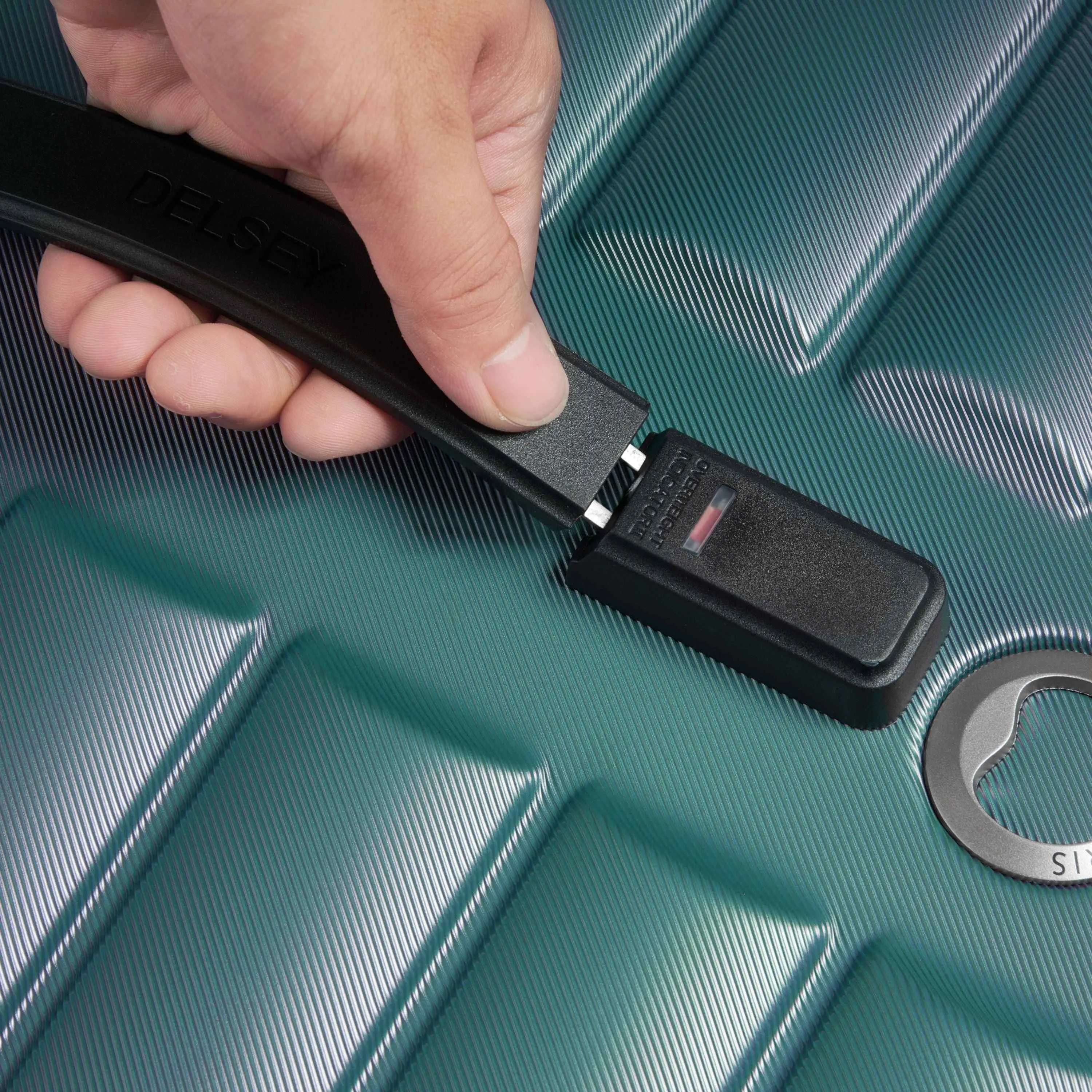 SHADOW 5.0 - Medium Spinner Trunk