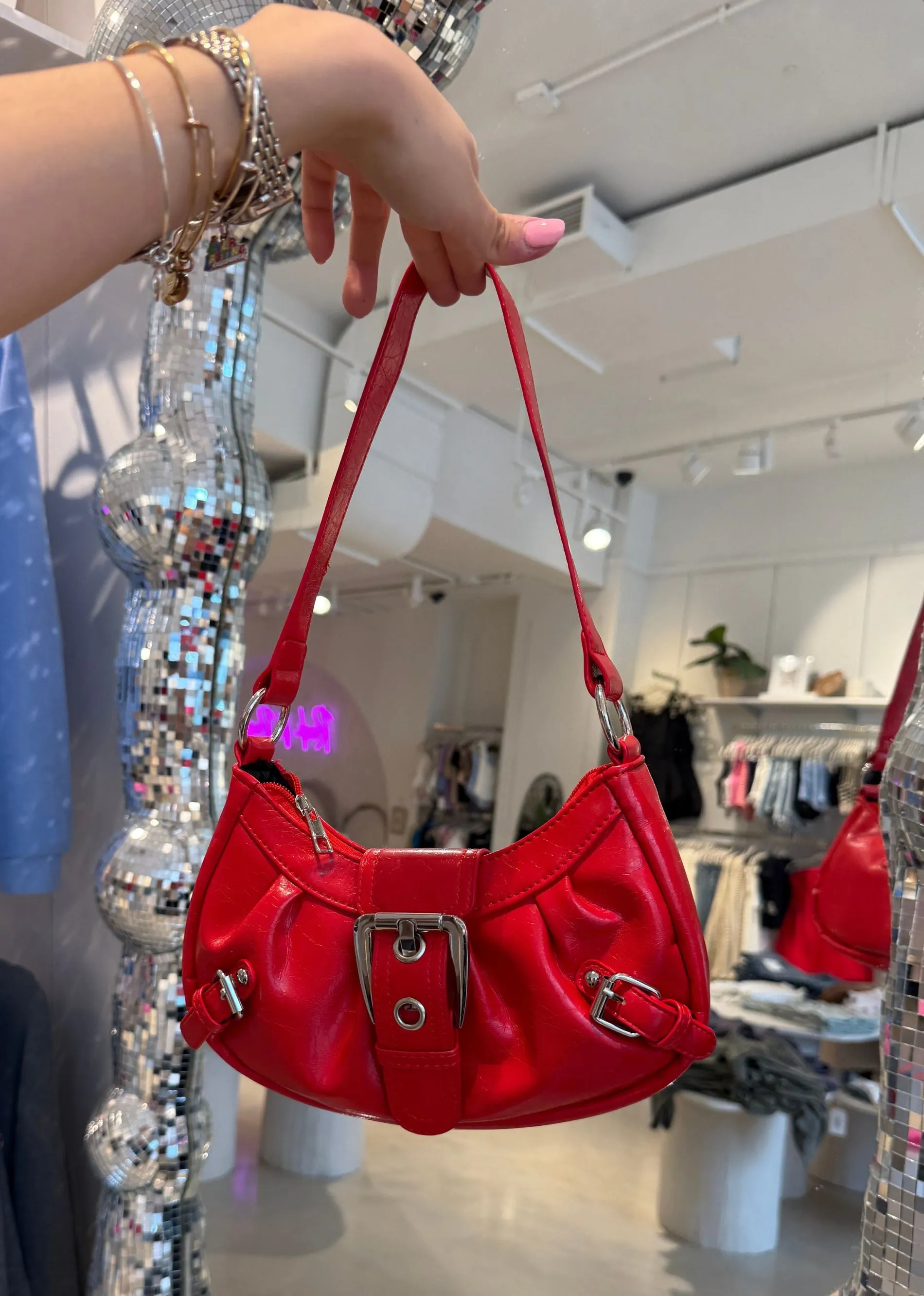 Smooth Buckle Shoulder Bag ★ Red